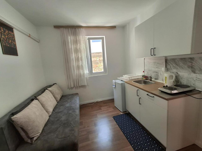 Others 4, Apartment Stefan