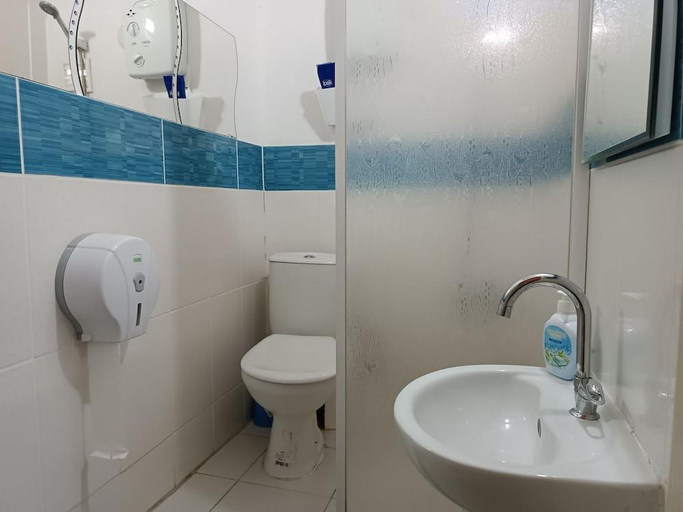 Bathroom 3, The City Residence Hotel, Merkez