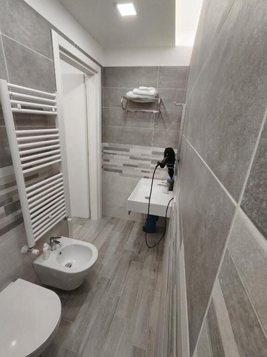 Bathroom 5, b&b Il Regno delle due Sicilie, Napoli