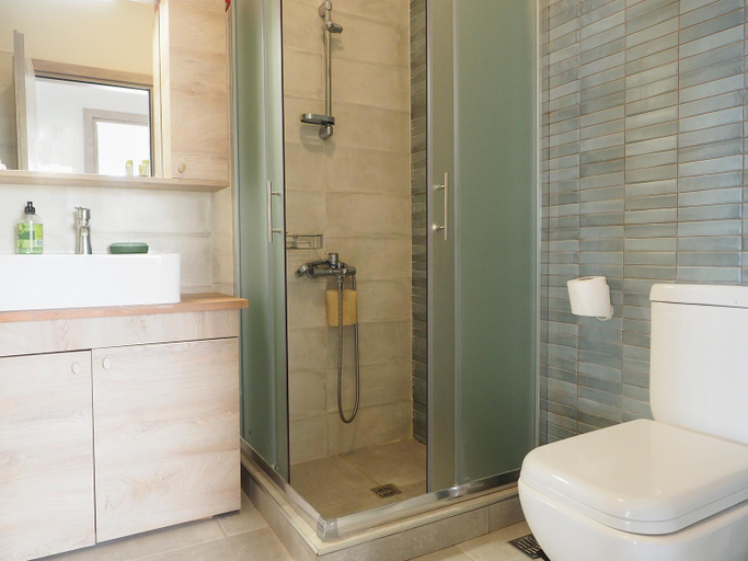 Bathroom 3, Melissinos Beachfront Apartments, North Aegean