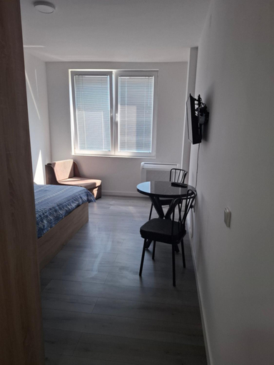 Others 5, Apartment Kiril