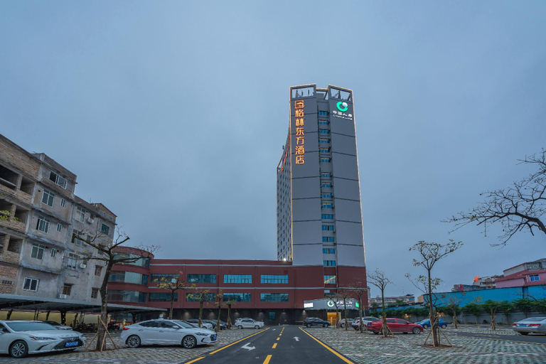 Exterior & Views