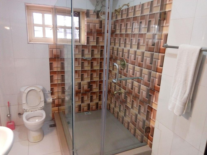 Bathroom 4, Aliz Ambruz Hotel, Uyo
