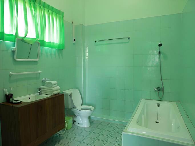Bathroom 4, Seint Hotel, Taunggye