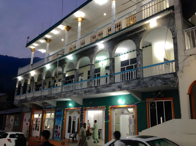 Exterior & Views