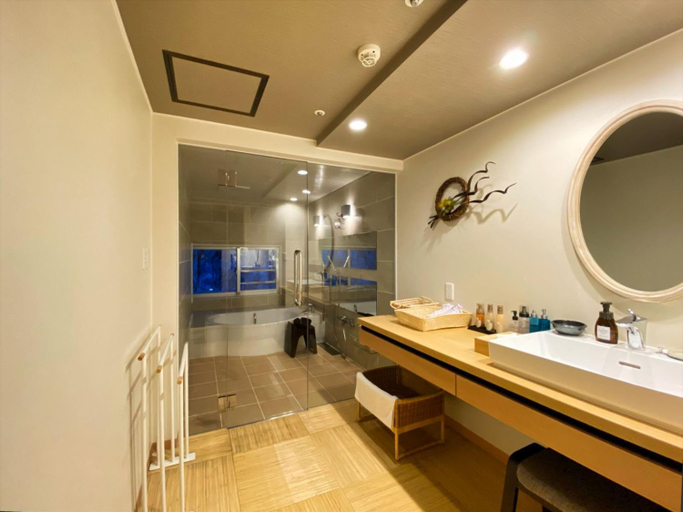 Bathroom 5, Yuze Hotel, Kazuno