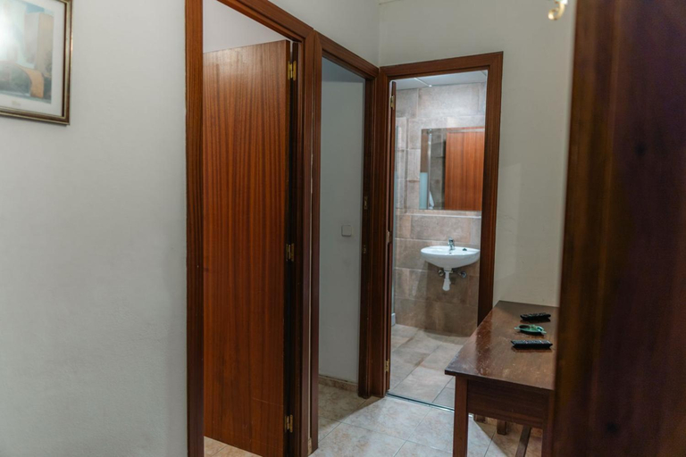 Bathroom 3, Hostal Regina, Girona