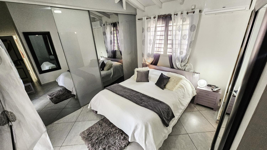 Bedroom, Villa Almeida a 500m de la plage, Sainte-Anne