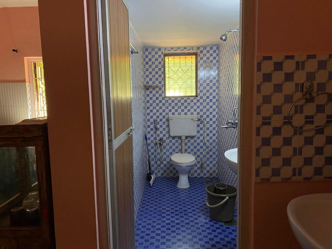 Bathroom 3, Anjuna Hideout, North Goa