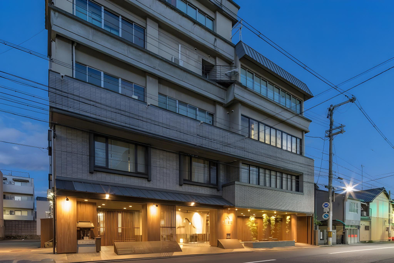Exterior & Views