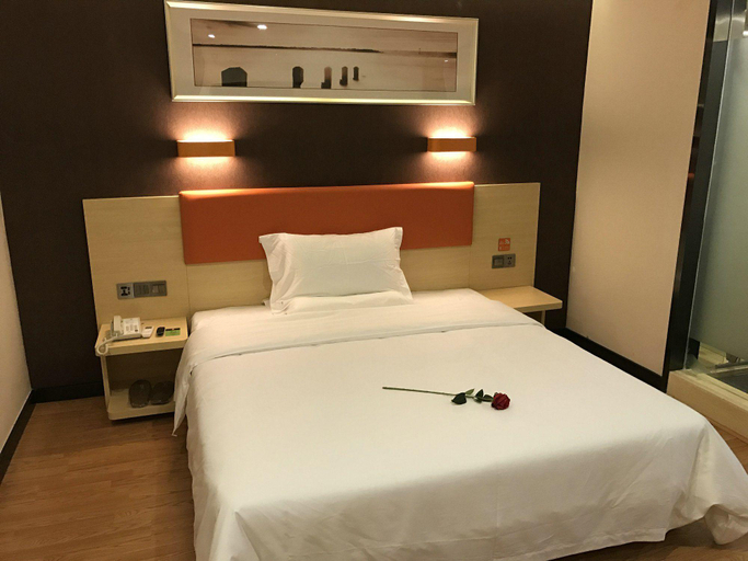 Bedroom 3, 7 Days Premium·Huanggang Walking Street, Ezhou
