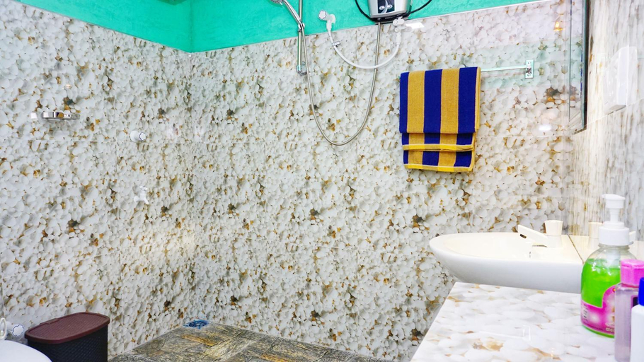 Bathroom 3, Passion Ray Villa & Tree Hut, Dambulla