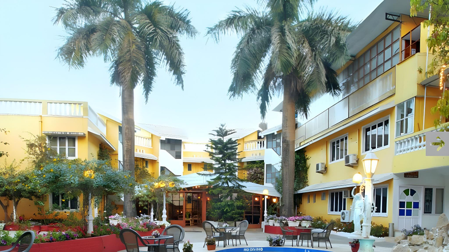 Food & Drinks 2, Avion Holiday Resort, Pune