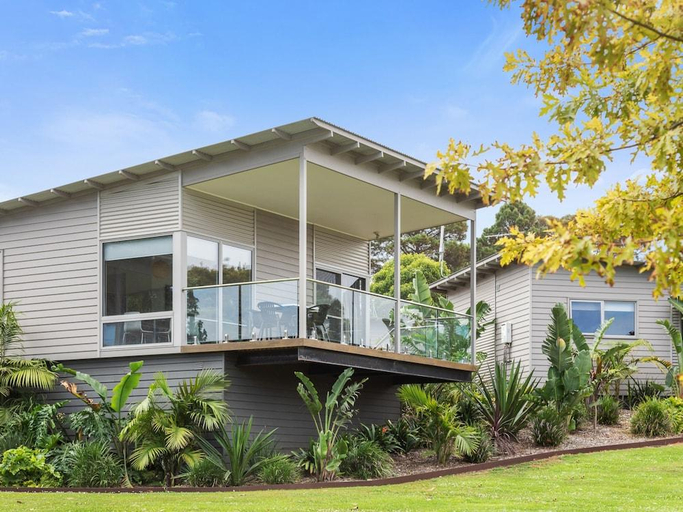 Exterior & Views 1, Blue Lake Holiday Park, Mount Gambier