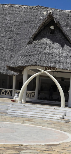 Others 5, Karibuni, Villa 107, Beachfront Stay with Restaurant, Pool & Bar, Magarini