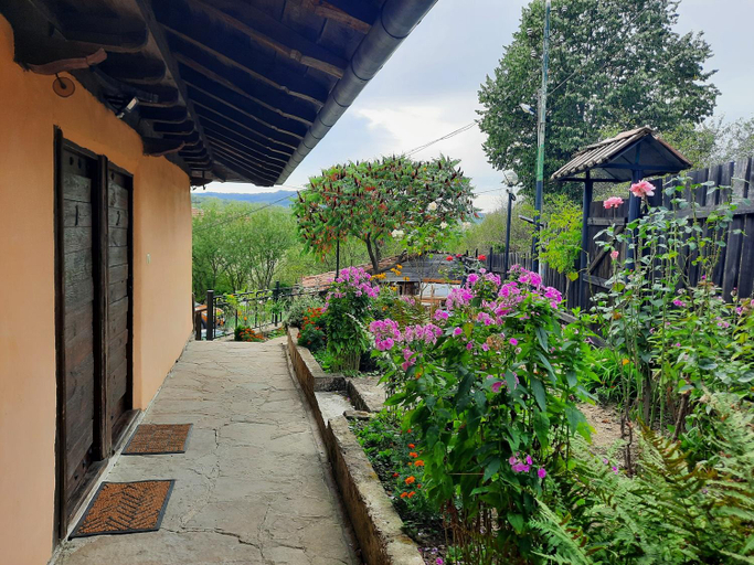 Others 5, Guest House Kandaferi 2, Elena