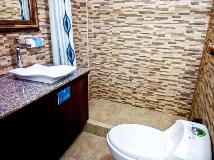 Bathroom 3, Hotel StarFish, Isabela