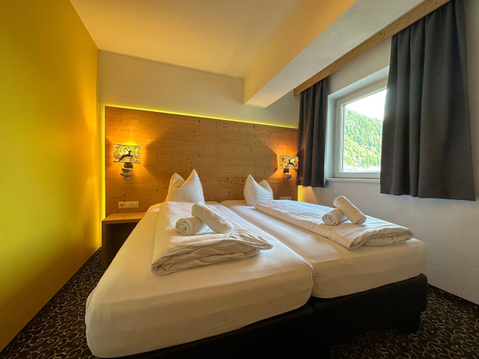 Others 2, Partyhouse HARAKIRI stay DIFFERENT 60 seconds to MOUNTAINS! Free PARKING! Self CHECK-IN, Schwaz