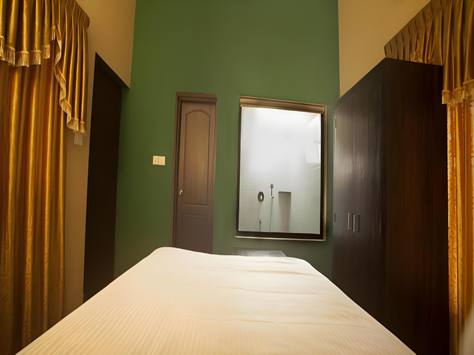Bedroom 2, The Kuttalam Herittage Resort, Tirunelveli