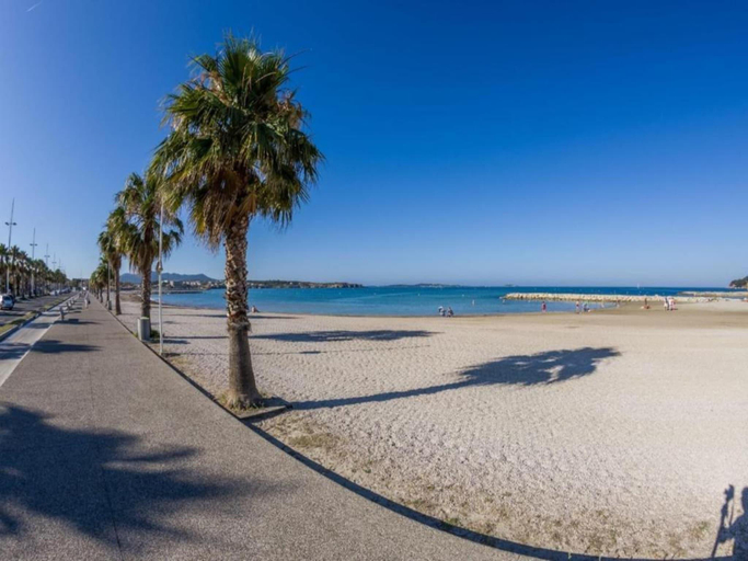 Others 5, Holiday Home in Carqueiranne by the Sea, Var