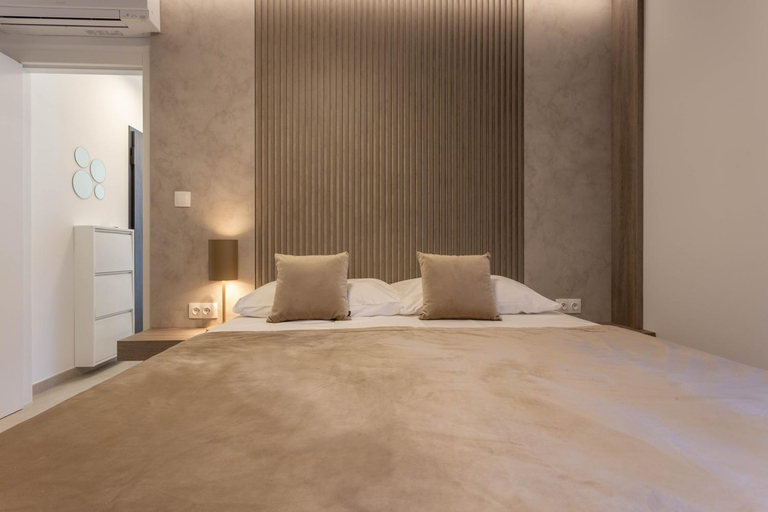 Bedroom 3, Grey House, Bol