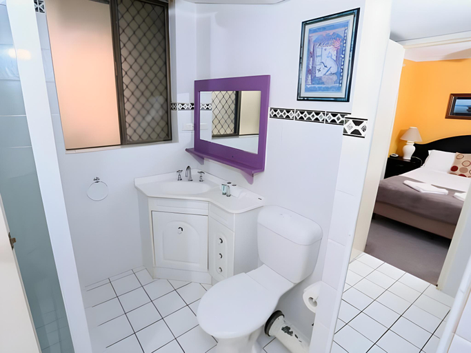 Bathroom 2, St Tropez Resort, Gold Coast