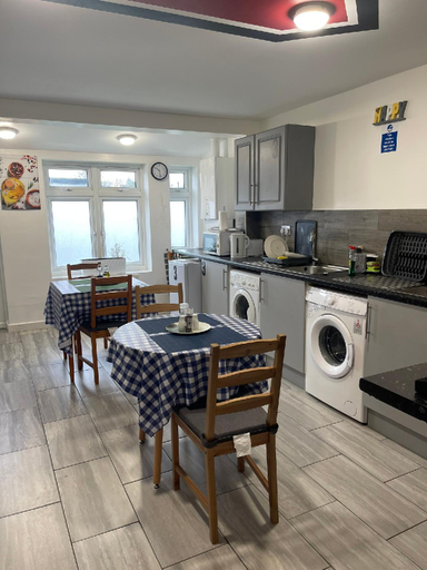 Others 2, Penn Gardens - Two Bedroom Apartment 2, London