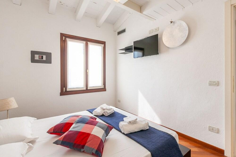 Bedroom 2, Lugana Village Resort & Sporting Club, Verona