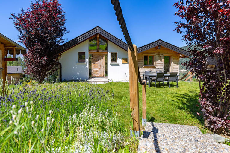 Others 4, Chalet Lupin, Martigny