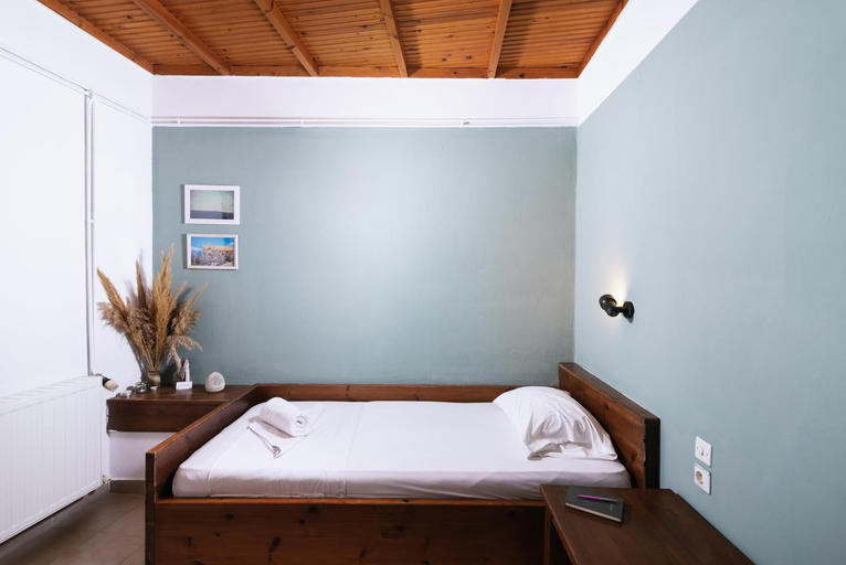 2, OVGORA - Aretousa sea view room, Kamilari village, Faistos