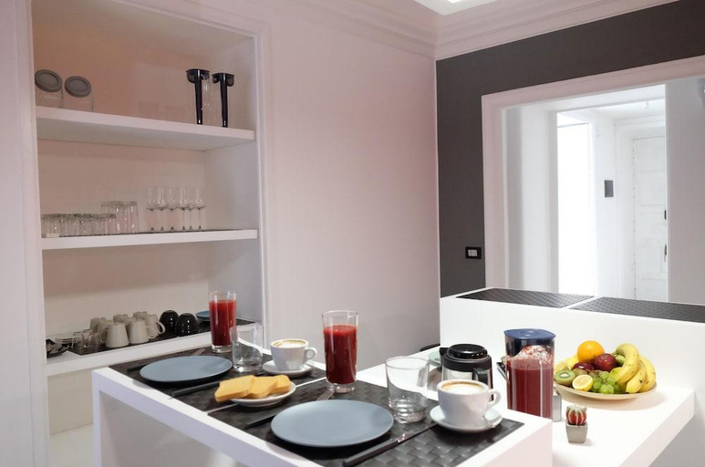 Others 5, B&B Elmi, Catania