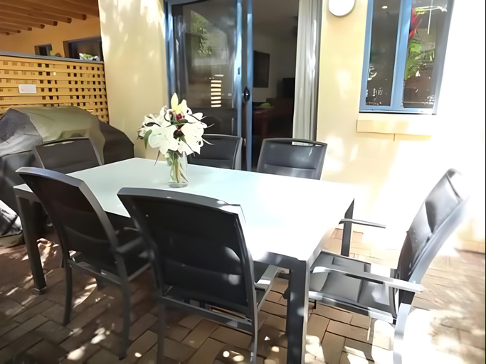 Others 3, Belongil Beach Apartment, Byron