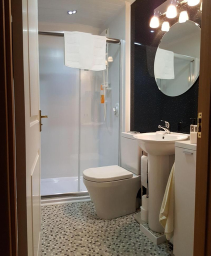 Bathroom 3, Premier Room, Scottish Borders