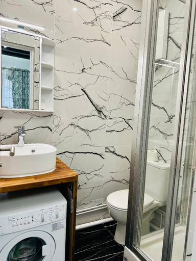 Bathroom 3, Apparemment - Tour Eiffel - La Motte Picquet, Paris