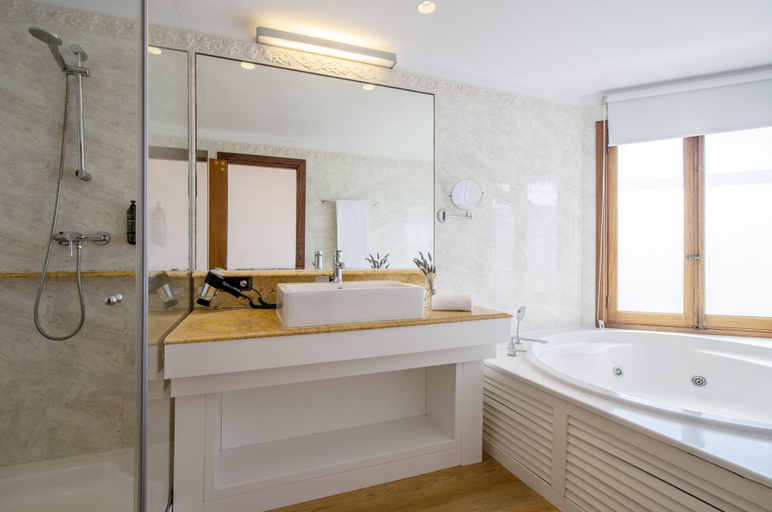 Bathroom 4, Menorca Binibeca by Pierre & Vacances Premium Adults Only, Baleares