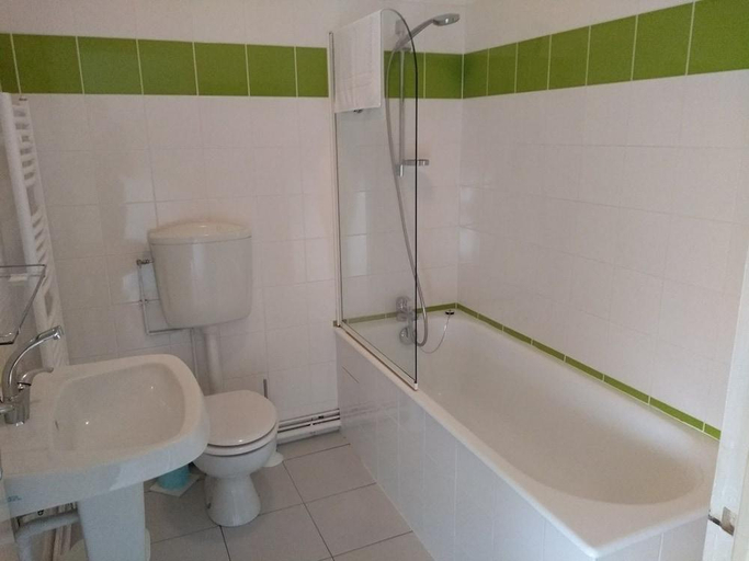 Bathroom, Le Cadran, Vienne