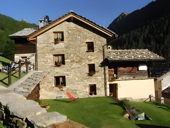 Exterior view 5, La Gruba Relais, Aosta