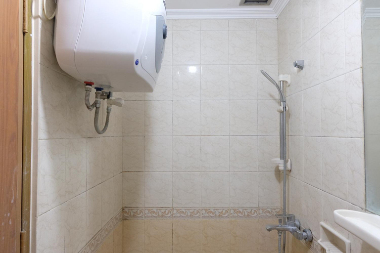 Bathroom 3, Cozy and Modern 2BR at Majesty Apt By Travelio, Bandung