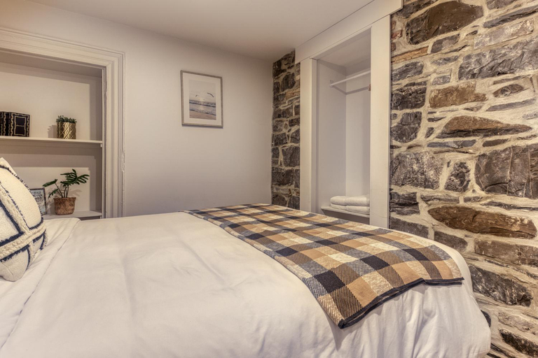 Others 2, North House - Elegant 1 Bedroom Suite, Communauté-Urbaine-de-Québec