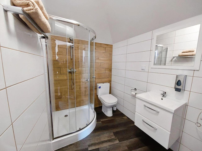 Bathroom 4, AE Berg, Strzelce