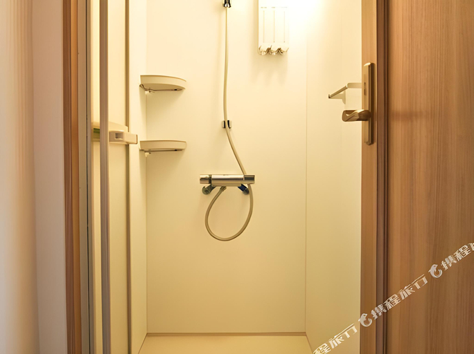 Bathroom, Aso Base Backpackers, Aso