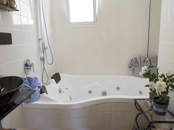 Bathroom 2, Nuriel Fruit & Guest House
