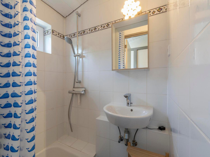 Bathroom, Garnekuul 56 holiday home for family, Zijpe