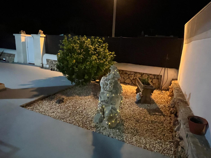 Others 4, Villa Rose, Baleares