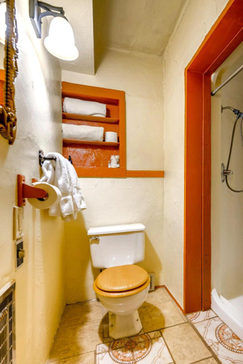 Bathroom 4, CLIFF HOUSE LODGE BED AND BREAKFAST - ADULT ONLY, Jefferson