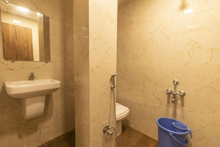 Bathroom, Hotel Meghdoot, Hoshangabad