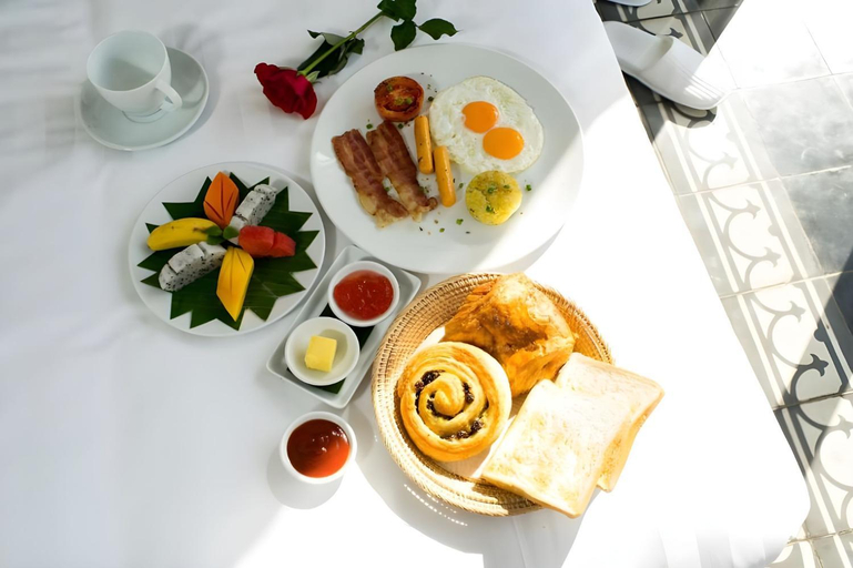 Food and beverages, Standard Double Room, Siem Reap