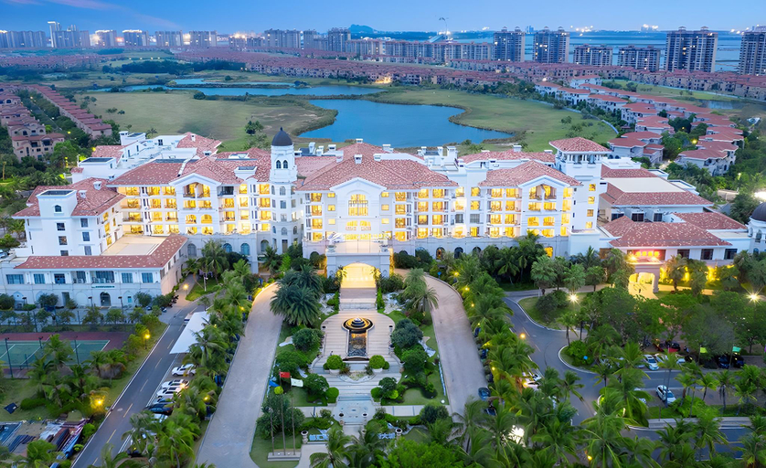 Exterior & Views