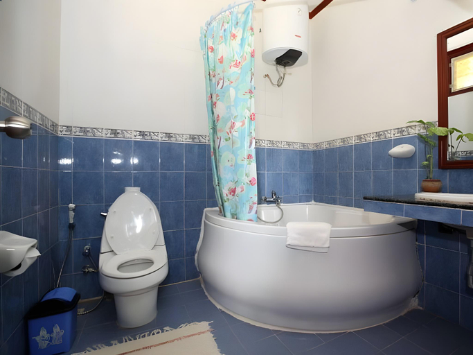 Bathroom 4, Vansana Plain of Jars Hotel, Pek