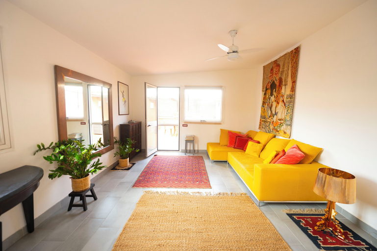 Living area 3, Romantic Terraced Escape in Prati, Rome